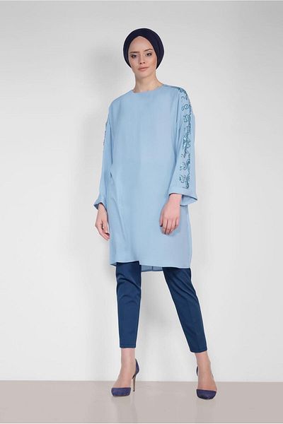 TRENDTESETTÜR Tunica albastră pentru femei (SKY BLUE) cu paiete pe mâneci 4432