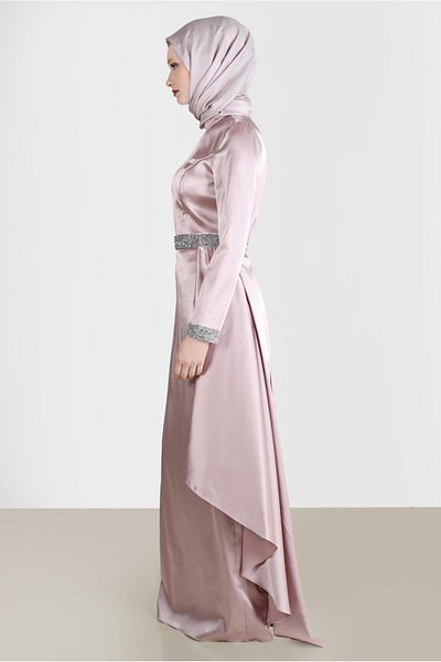 Alvina فستان سهرة من الساتان بتفاصيل حجرية - تصميم الكفة والكيمي 50212