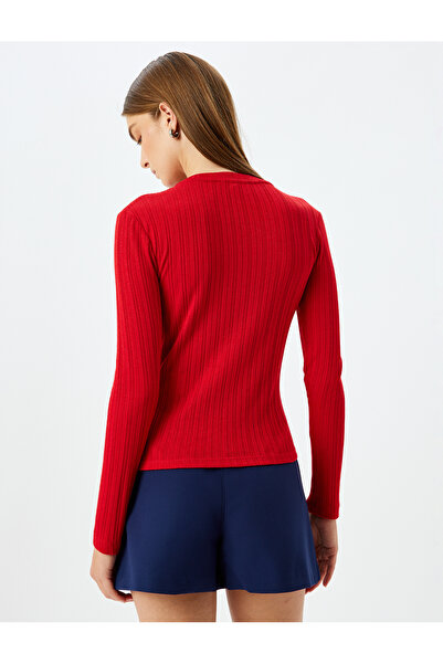 Koton X Zeynep Cushion – Strukturierte Bluse mit Rundhalsausschnitt und langen Ärmeln