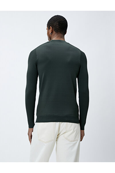 Koton Strukturierter Strickpullover mit Rundhalsausschnitt und schmalem Schnitt