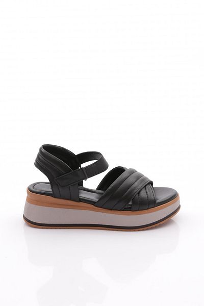 DGN Women's Black Cross Strap Sandals 234133331035108