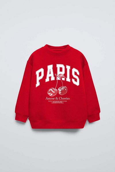The Champ Clothing Детски суитшърт с овъглено деколте и щампа Paris Written Cherries в червен цвят