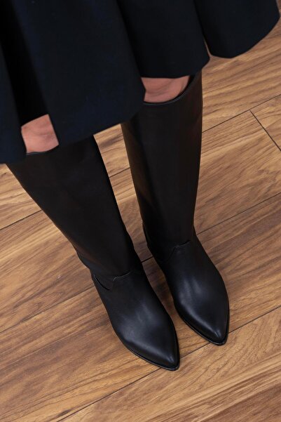 sovrana Μποτάκια με μαύρα μυτερά σχέδια