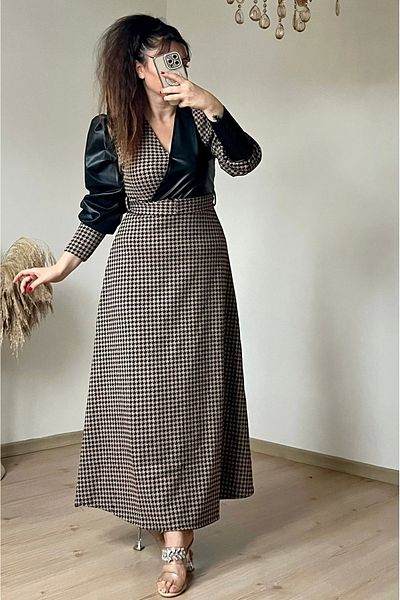 AZRA BUTİK Δερμάτινο καρό φόρεμα με διπλό γιακά με μοτίβο καμέλου καφέ