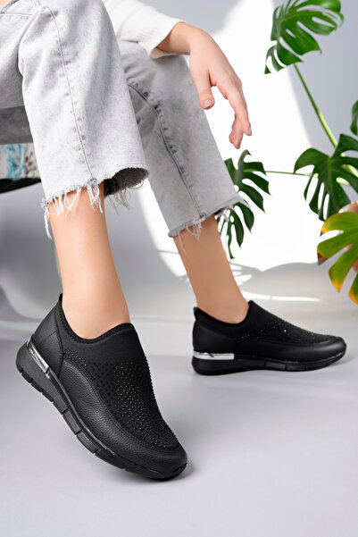 Nexs Kadın Siyah Desenli Taşlı Alçak Taban Ortopedik  Ayakkabı