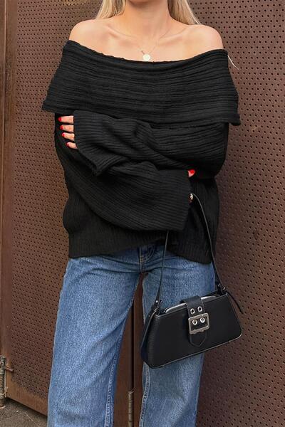 Swist Siyah Velvet Madonna Yaka Açık Omuz Kadın Triko Kazak