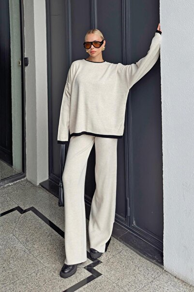 Swist Set tricotaje pentru damă Uma bej - pulover și pantaloni supradimensionați cu dungi