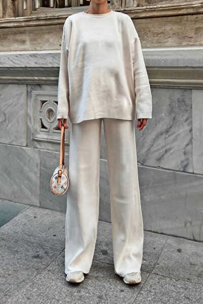 Swist Set de damă tricotat bej - Pulover și pantaloni oversize cu guler rotund