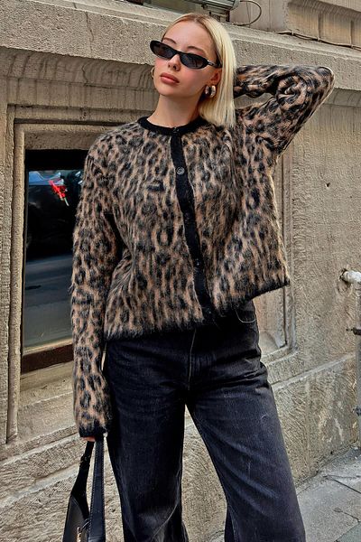 Swist Damen-Strickjacke aus brauner Wolle mit Leopardenmuster