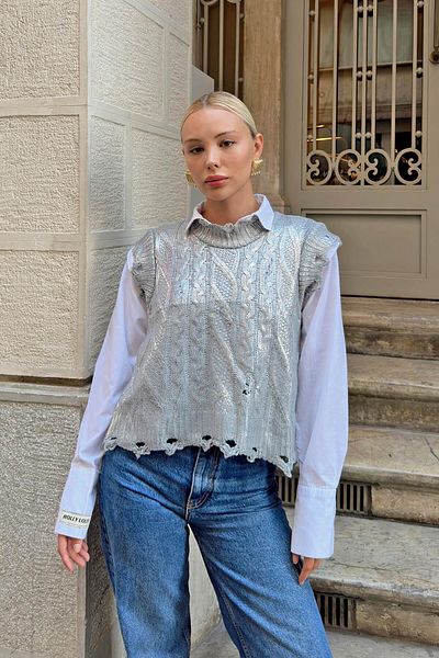 Swist Grauer Strickpullover für Damen mit Haarstrick und zerrissenen Details – Glatze