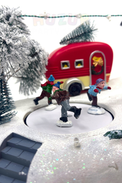 Huzur Party Store Paten Yapan Çocuklar Müzikli Işıklı Hareketli 27x16 Cm Kış Şehri Temalı Yılbaşı Yeni Yıl Dekoru Süsü