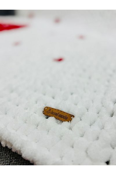 Meltem's Red Heart Motif? White Blanket
