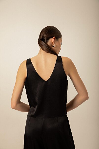 rue Σατέν μαύρη μπλούζα με λαιμόκοψη