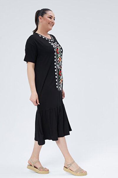 Ebsumu Kadın Büyük Beden Önü Renkli Çiçek Nakışlı Pileli Uzun Siyah Elbise