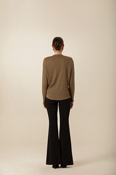 Rue Studio Πλεκτή μπλούζα χακί με κουμπιά στους ώμους