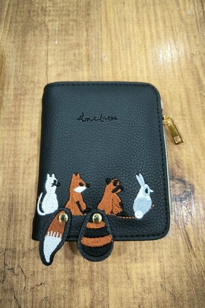 Hesaplı Aksesuar محفظة مطرزة باللون الأسود بتصميم عتيق على شكل سنجاب - مع حجرة للعملات المعدنية