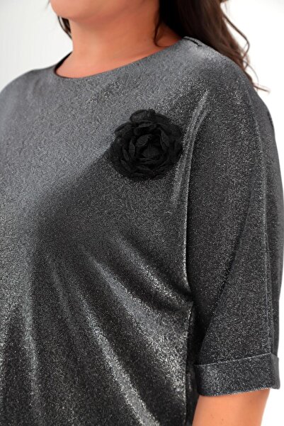 SERTUĞ Trend42plus Μαύρη μπλούζα μεγάλου μεγέθους με καρφίτσα με λάμψη