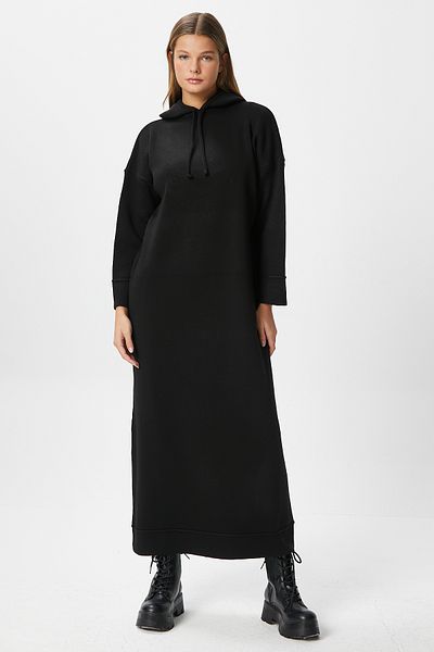 Ritnice Rochie lungă neagră cu glugă Fusion pentru femei