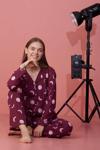 Hipo Trend Komplet pidžama sa dugmićima i uzorkom mesečine u boji šljive