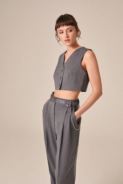 rue. V-Neck Gray Crop Vest