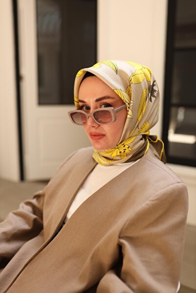 Silk Home وشاح حريري منقوش بالزهور باللون البيج الرملي - 1441-19-KVS0422