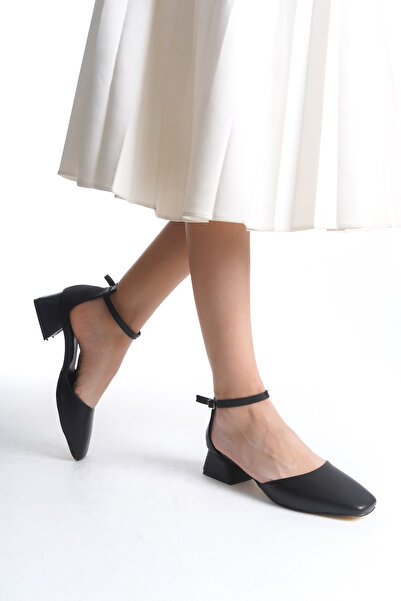 Zlato Дамски черни къси обувки с дебел ток