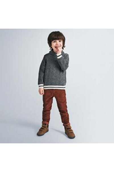 MAYORAL بنطال مخملي بني اللون للأولاد