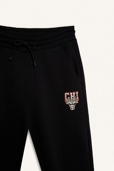 DeFacto DeFactoFit Dicke Jogginghose NBA Chicago Bulls Standard Fit Taillenschnürung mit Taschen und elastischem Bein