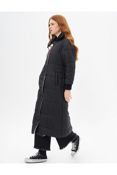 Kayra Black Knitwear Coat - Detailed Design