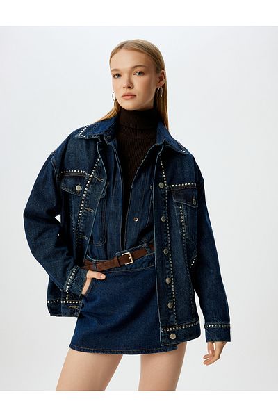Koton Klassische, übergroße Jeansjacke mit Steintaschendetail und Knöpfen