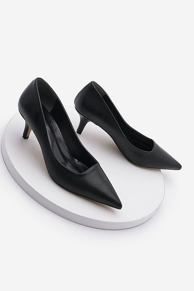 Marjin Loresta – Schwarze Stilettos mit dünnem Absatz – spitze Zehenpartie