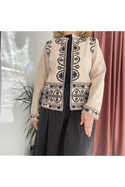 Butik Krem İşlemeki Ceket