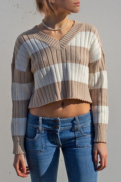 Madmext Beigefarbener gestreifter Crop-Damenpullover mit V-Ausschnitt Mg1441