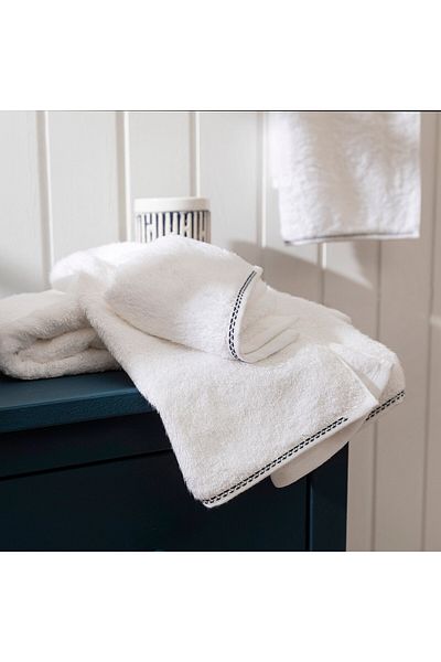 Chakra Madeline Hand Towel 30x50 Cm WHITE/MARINE BLUE