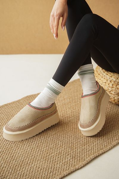 Capone Outfitters Thick Sole Women's Indoor Slippers with Round Toe and Fur Saddles