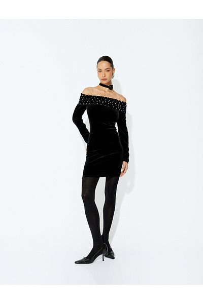 Koton Schulterfreies, trägerloses Mini-Samtkleid mit schmaler Passform und langen Ärmeln
