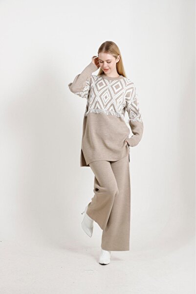 02Lady Fashion Diamond Patterned Tasseled Double Knitwear Set