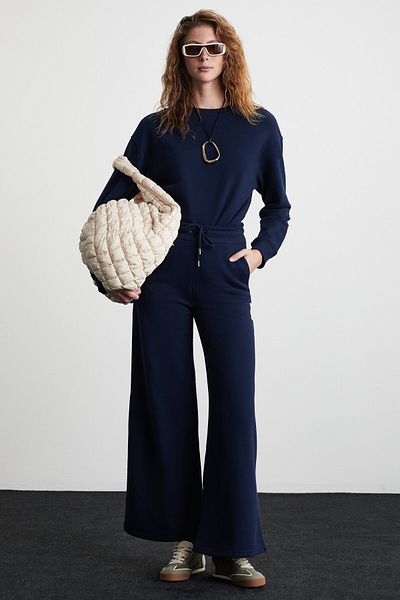 GRIMELANGE Laury Damen-Jogginghose aus weicher Bio-Baumwolle mit weitem Bein und regulären Etikettendetails in Marineblau