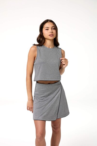 Evermade Yuvarlak Yaka Kolsuz Kazayağı Desenli Crop Bluz