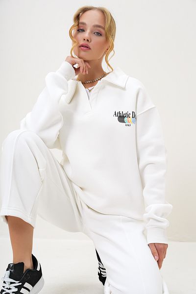 Trend Alaçatı Stili Ecrufarbenes, bedrucktes Damen-Winter-Sweatshirt mit Polokragen und drei Fäden ALC-X13200
