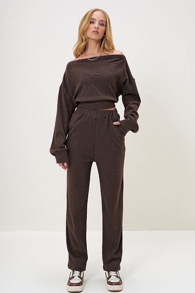 Trend Alaçatı Stili Madonna Collar Crop pot a súprava elastických nohavíc – hnedá látka Alc-X13075