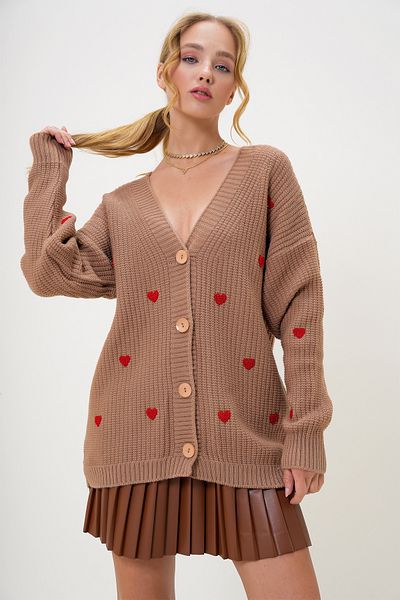 Trend Alaçatı Stili Biscuit Damen-Strickjacke mit V-Ausschnitt und Herz-Stickerei in Midi-Länge ALC-X12983