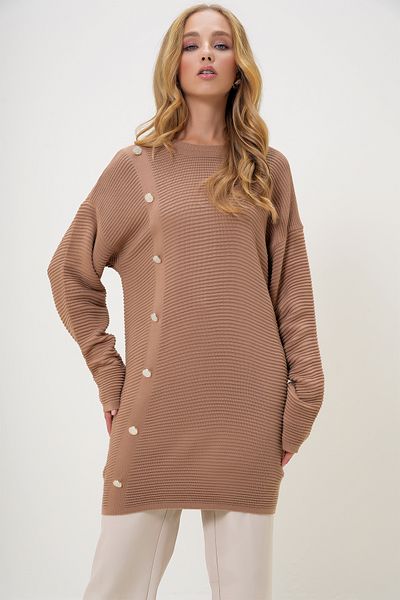Trend Alaçatı Stili Damski tunik z dzianiny Biscuit Crew Neck ze złotymi guzikami i ozdobnymi detalami Alc-X12988