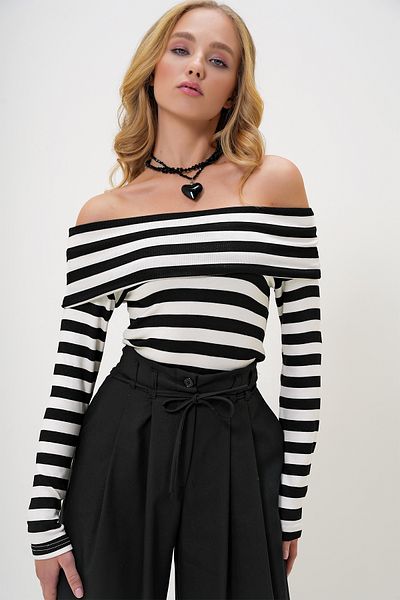 Trend Alaçatı Stili Women's Black Madonna Collar Striped Lycra Knitted Blouse Alc-X13163