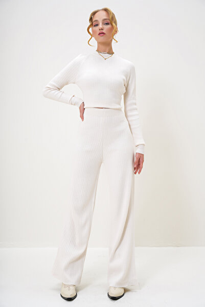 Trend Alaçatı Stili Ecrufarbenes Damen-Set aus Strick-Crop-Bluse mit Rundhalsausschnitt und Palazzo-Hose ALC-X12995