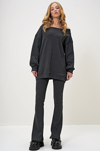 Trend Alaçatı Stili Antracit csónaknyakú, túlméretezett blúz és spanyol nadrág szett - ALC-X13059