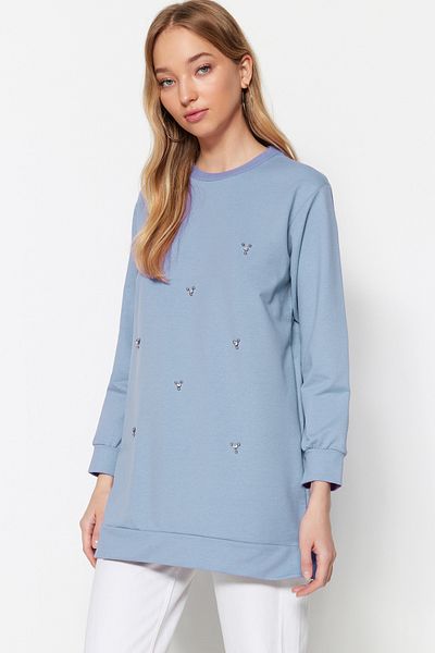 Trendyol Modest Blaue Strick-Tunika mit Rundhalsausschnitt und Steindetail TCTSS22TN0072