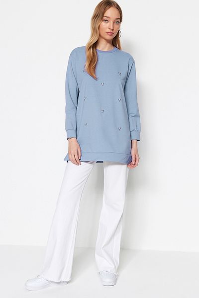 Trendyol Modest Blaue Strick-Tunika mit Rundhalsausschnitt und Steindetail TCTSS22TN0072