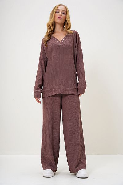 Trend Alaçatı Stili Brown V-Neck Snap Detailed Blouse and Wide Leg Trousers Set - Alc-X13072