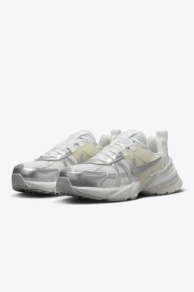 Nike W V2K RUN – Weiß/Metallic-Silber-Platinium-Farbton
